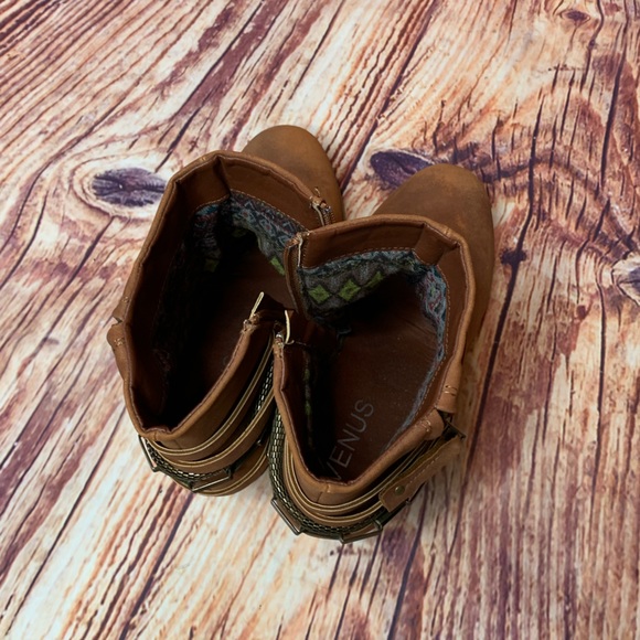 Venus Western Booties Size 7 3”Heel Cognac Brown Brass Look Hardware Boho - Picture 5 of 7